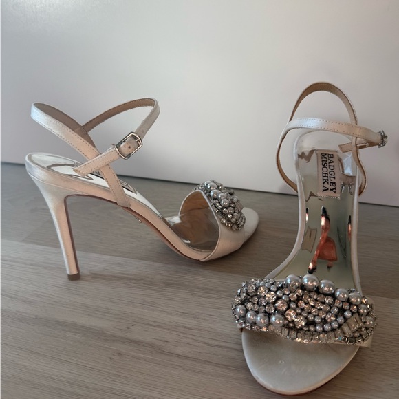 Badgley Mischka White Rhinestone Heels Size 6 - Picture 4 of 5